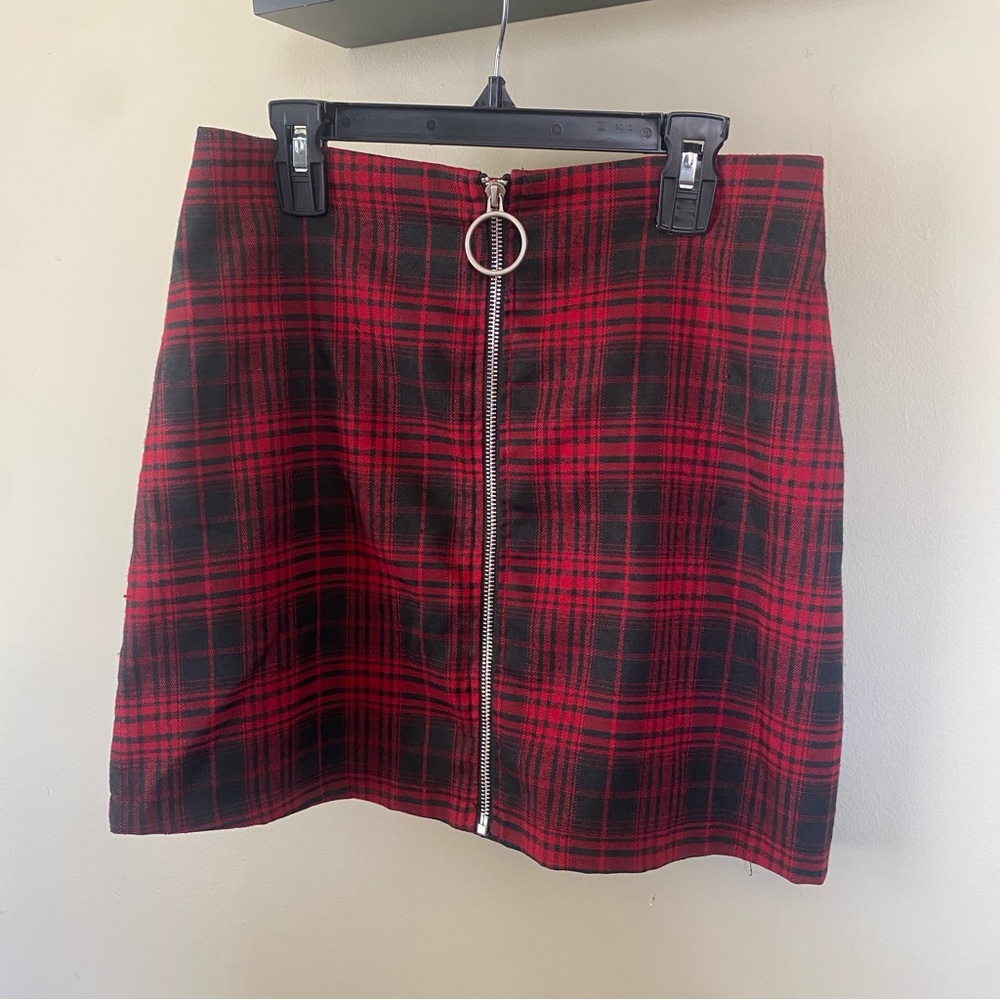 Forever 21 black & red plaid mini skirt size medium